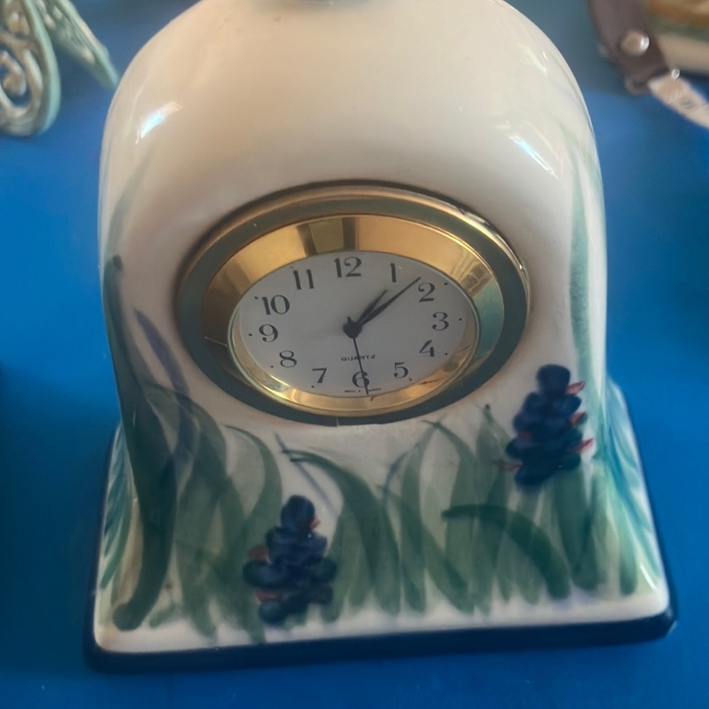 Elegant gail Pittman Ceramic Clock untested